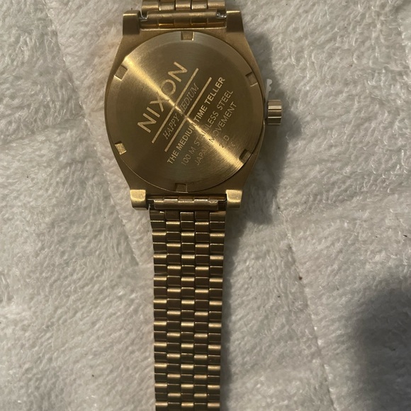 Nixon Gold minimalist Watch, new without box - Picture 4 of 5